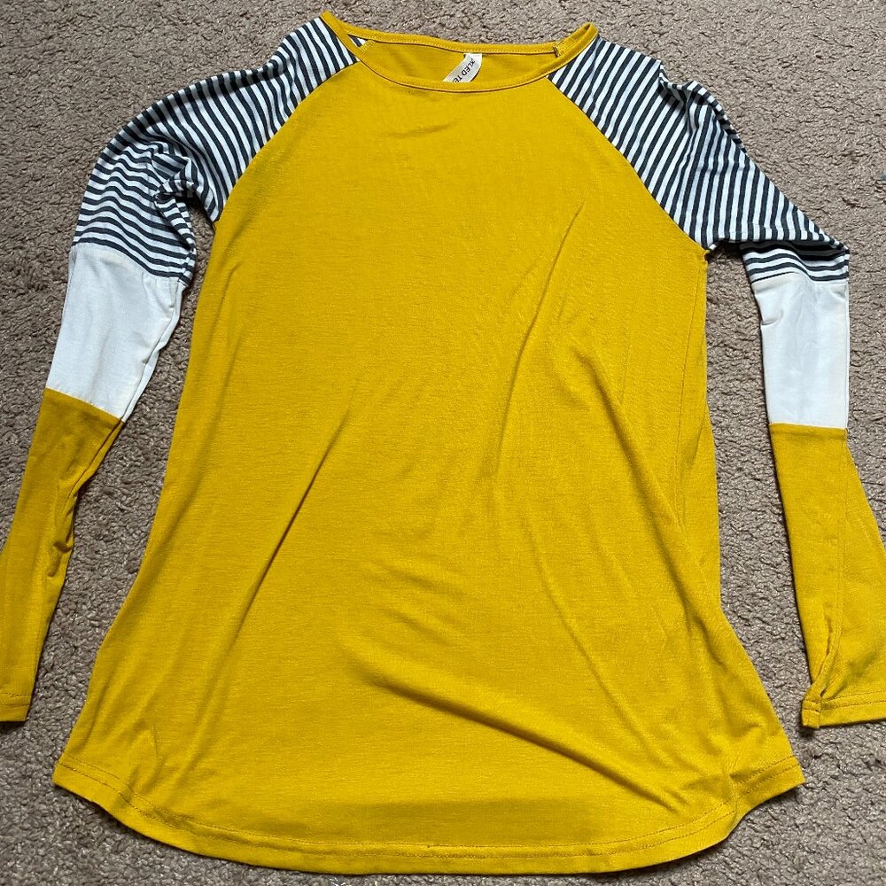 Tickled Teal Golden Yellow Long Sleeve Striped Christy Top Very Good  23 ½"